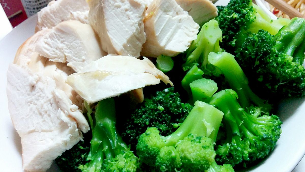 筋肉飯の定番は鶏胸肉とブロッコリー